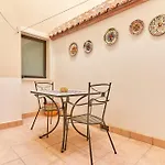 Plaza Espana E1 아파트 네르하